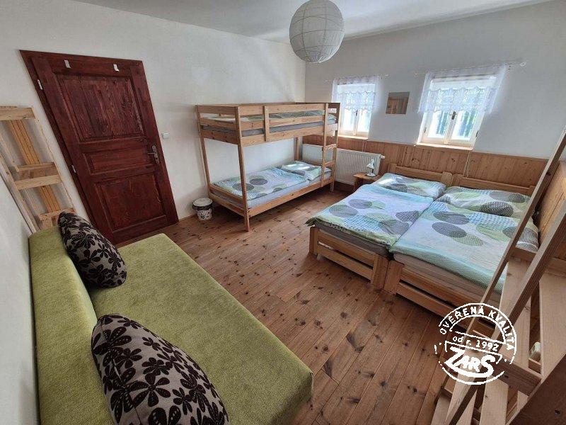 Čtyřlůžkový pokoj s přistýlkou v přízemí Chalupa Albrechtice v Jizerských horách k pronájmu, Jizerské hory