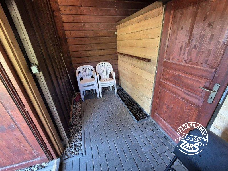 lyžárna vedle vchodu Chalupa Albrechtice v Jizerských horách k pronájmu, Jizerské hory