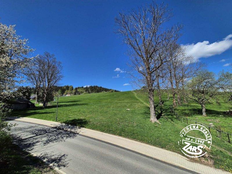 Výhled z koupelny na sjezdovku Chalupa Albrechtice v Jizerských horách k pronájmu, Jizerské hory