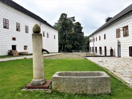 Foto Hrad a zámek Kolštejn - Branná