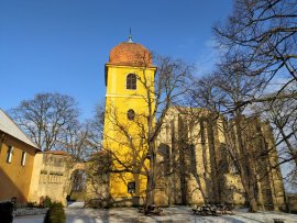 Foto Nedostavěný gotický chrám Panenský Týnec