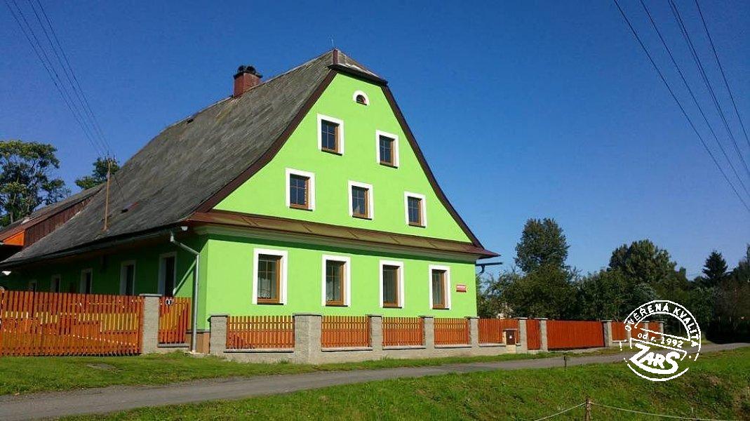 Čelní pohled na chalupu Chalupa Červená Voda k pronájmu, Orlické hory