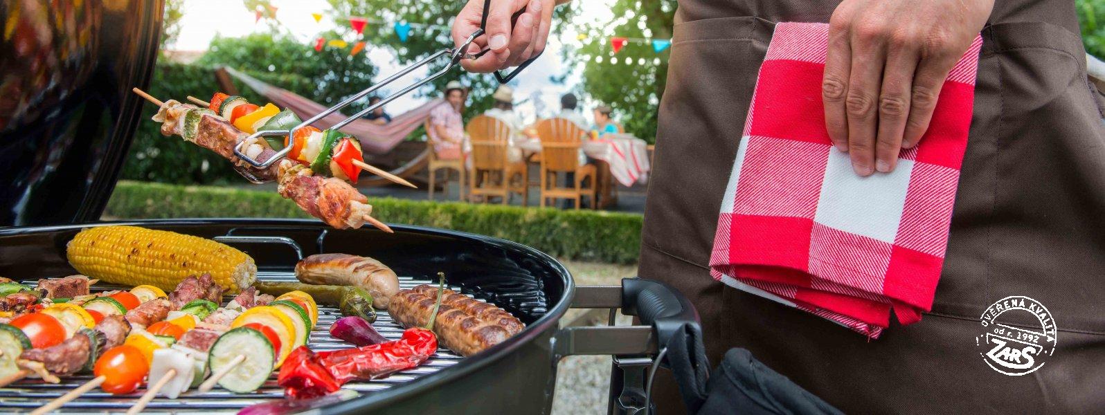 Speciality na grilu, kterými si zpestříte dovolenou na chatě nebo chalupě