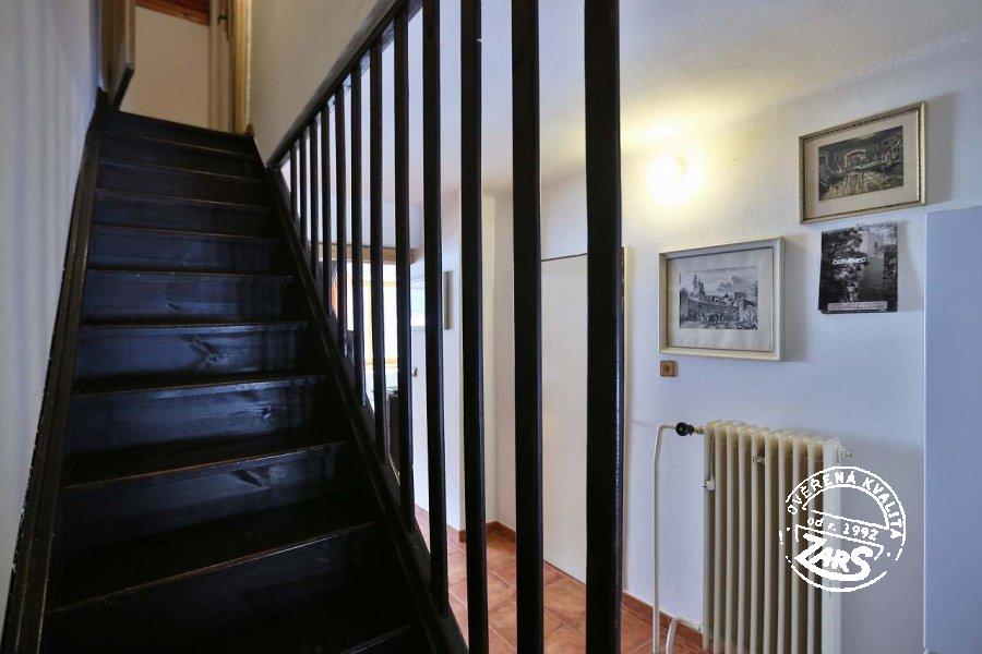 Chalupa Plánička - Lipno schody do 1.patra Chalupa Plánička k pronájmu, Šumava a Lipno