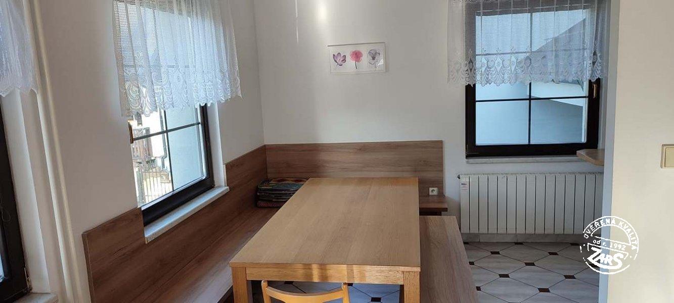 Chalupa Trojanovice - obývací pokoj kuchyně Chalupa Trojanovice k pronájmu, Beskydy a Valašsko