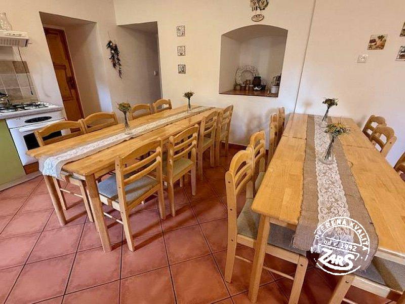 Chalupa Pod Hradiskem - jídelna Chalupa Pod Hradiskem k pronájmu, Vysočina