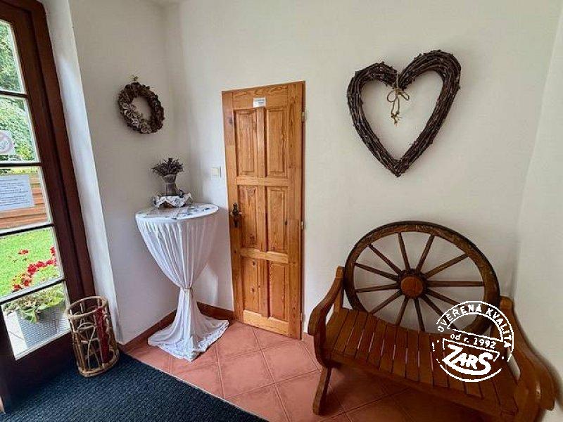 Chalupa Pod Hradiskem - chodba Chalupa Pod Hradiskem k pronájmu, Vysočina