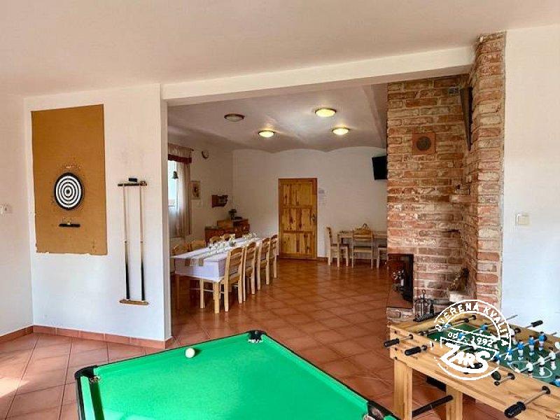 Chalupa Pod Hradiskem - společenská místnost Chalupa Pod Hradiskem k pronájmu, Vysočina