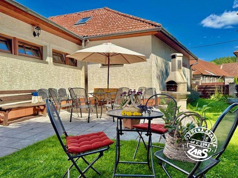 Chalupa Pod Hradiskem s terasou Chalupa Pod Hradiskem k pronájmu, Vysočina