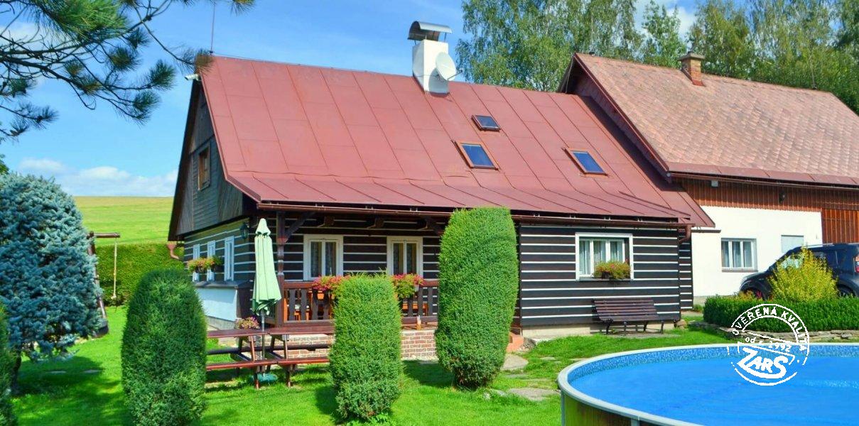 Chalupy s bazénem v Česku: tipy na letní dovolenou